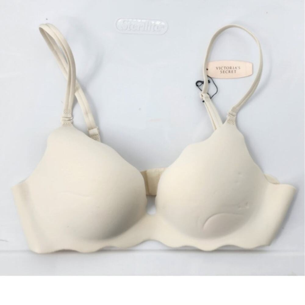 New NWT Victorias Secret Very Sexy Pushup Bra White Size 34 B Padded Underwire